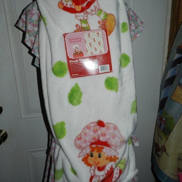 Strawberry Shortcake 🍓🍰Plush Throw/Blanket 2025🍰 50" X 60"🆕⌚📦🏃💨🚚 - Picture 13 of 16